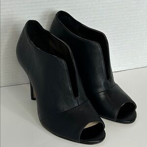 Nine West Black Leather Peep Toe Booties Heels Size 7.5 Ankle Dress